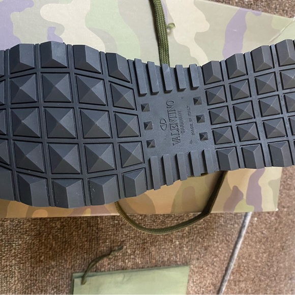 Brand new Valentino sneakers size 11(U.S) - Picture 3 of 4